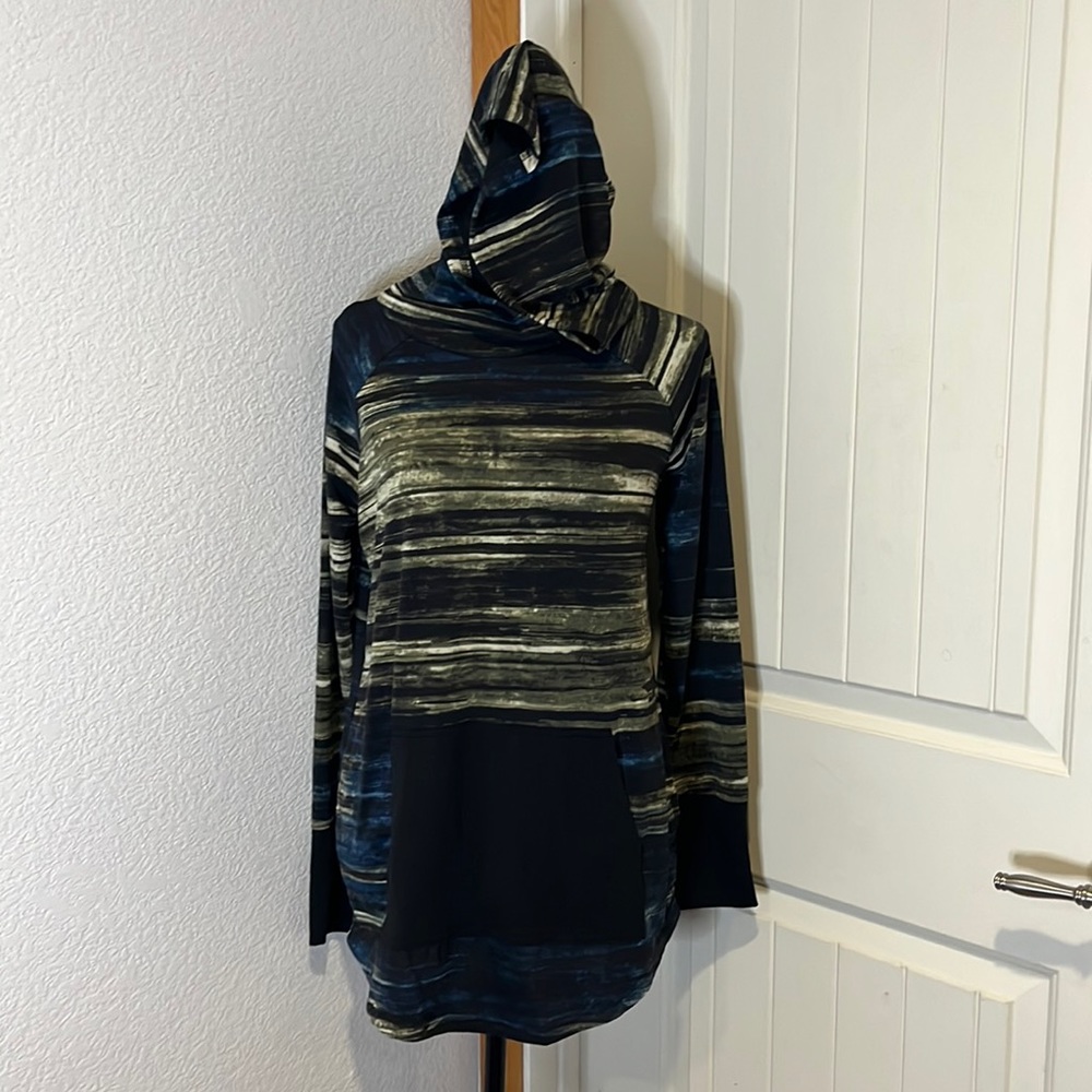 NWT Lularoe Amber hoodie Medium